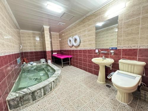 room detail thumbnail 2