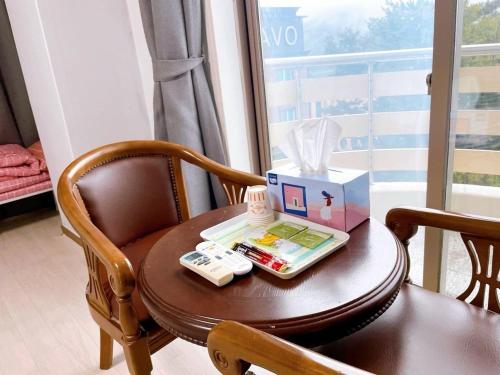 room detail thumbnail 2