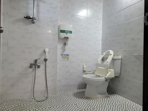 room detail thumbnail 2