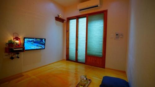 room detail thumbnail 1