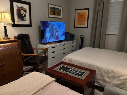 Cozy Brooklyn Home, Private Rooms in Host Shared Apartment Cozy Brooklyn Home, Private Rooms in Host Shared Apartment