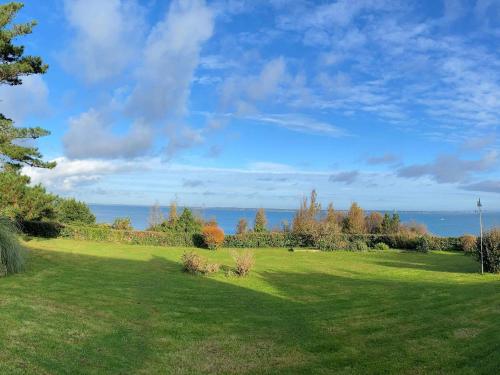 Maison en bord de mer avec jardin arboré à Groix - FR-1-813-17