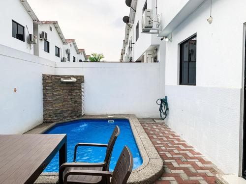 Facilities, 3 dormitorios piscina privada BBQ parking free in La Aurora