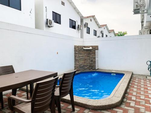 Facilities, 3 dormitorios piscina privada BBQ parking free in La Aurora