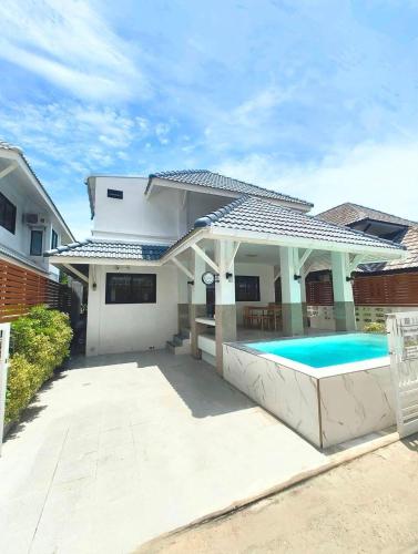 Merry house บ้านพักริมหาดบางแสน