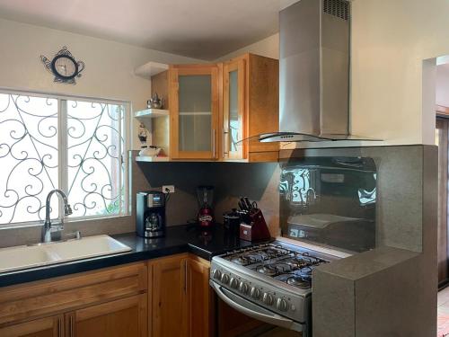 Kitchen, La Casa Verde , bonita, comoda y centrica in Valle Dorado