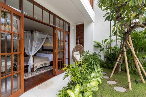 Suite with Private Pool image 4