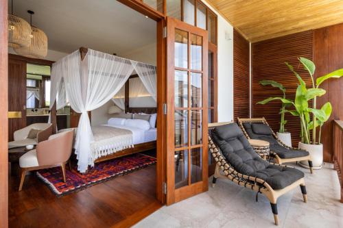 King Room with Balcony image 7