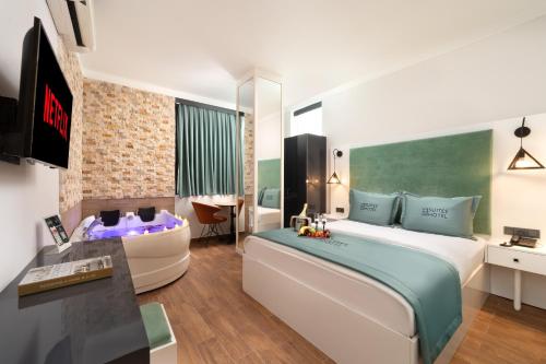 Double Room with Private Bathroom image 3