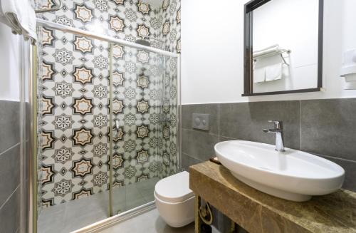 Double Room with Private Bathroom image 1