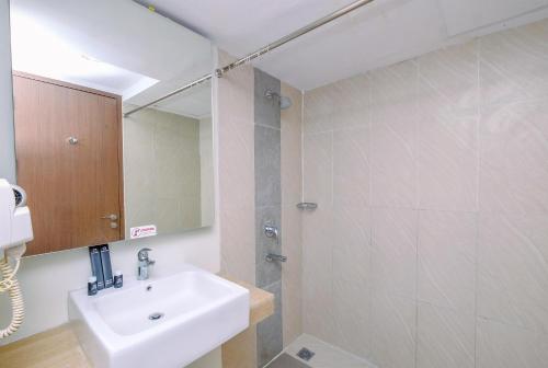 Homey and Nice Studio Bogor Icon Apartment By Travelio - image 4