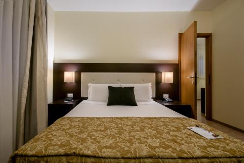 Hotel Executive - image 2