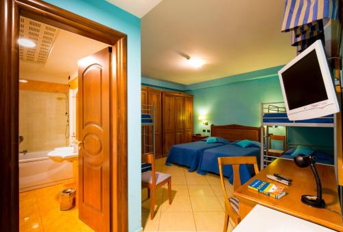 Ulisse Deluxe Hostel - image 10