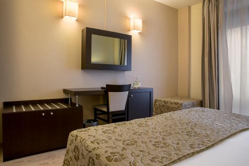 Hotel Executive - image 11