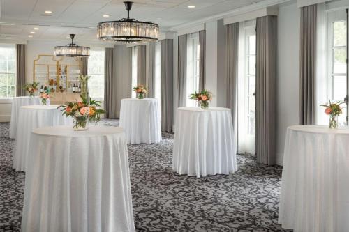 634653605 Mills House Charleston, Curio Collection by Hilton