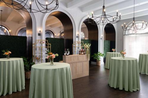 634653619 Mills House Charleston, Curio Collection by Hilton