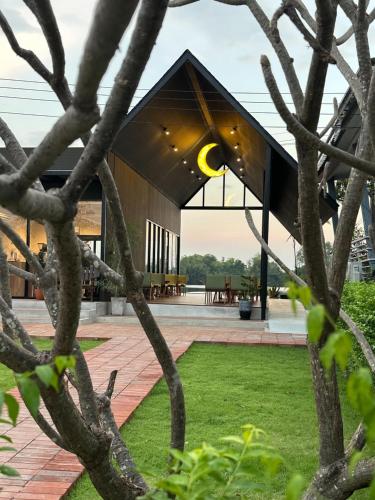 House Phra Chan Wian