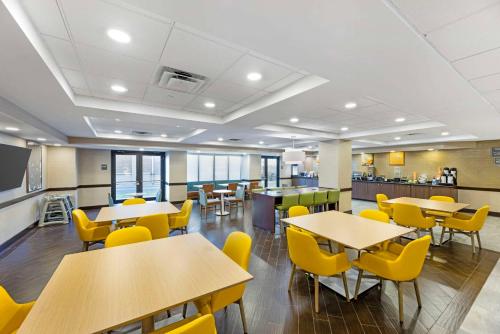 Food and beverages, Comfort Inn & Suites Arlington Heights - Schaumburg in West O'Hare