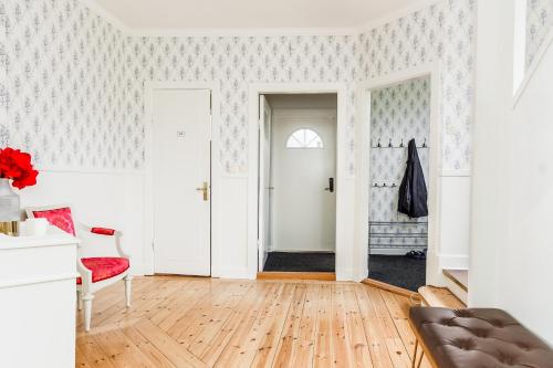 Entrance, Central Lakefront Retreat in Hagfors