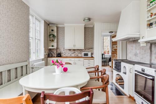 Kitchen, Central Lakefront Retreat in Hagfors