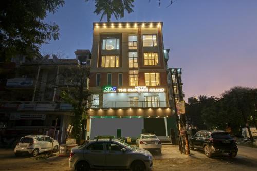 Hotel The Emporio Grand 5 Mints walking from Vaishali Metro Station