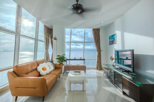Maritime Seaview Comfy Suite Penang with TVbox,Pool,Freewifi,2-8pax