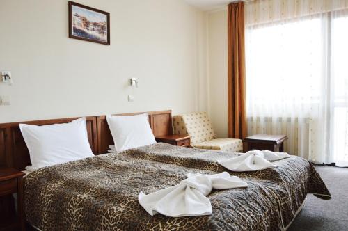Double or Twin Room image 3