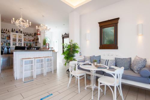 Anthousa Hotel – Apollonia, UT