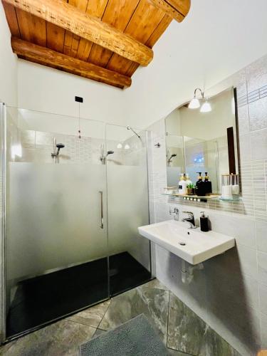 Triple Room with Private Bathroom image 6