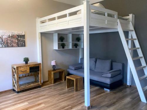 Scarlet Timber Apartment, Будапешт