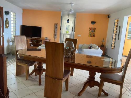 Belle villa avec piscine à Caféière - image 4