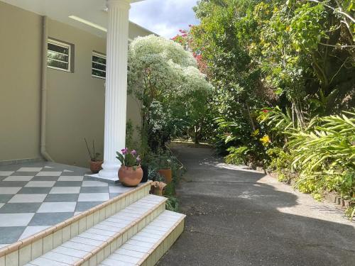 Belle villa avec piscine à Caféière - image 13