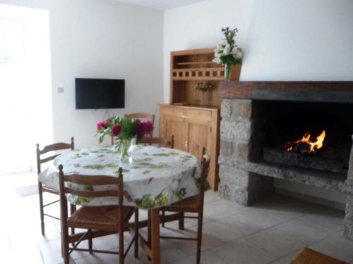 Le gîte aubrac, 4 personnes au bacon (Le gite aubrac, 4 personnes au bacon) in Saint-Chely-d'Apcher