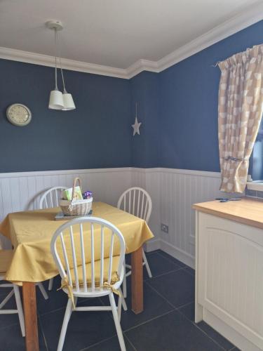 кухня, Ornum Self Catering Cottage in Paible