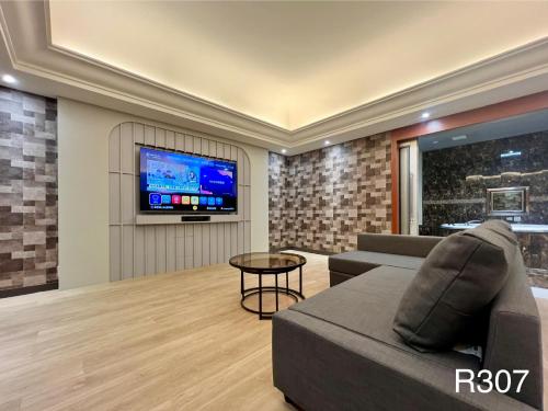 King Room with Spa Bath image 7