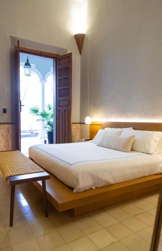 Deluxe Room image 10