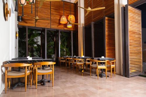 634691090 DECU DOWNTOWN