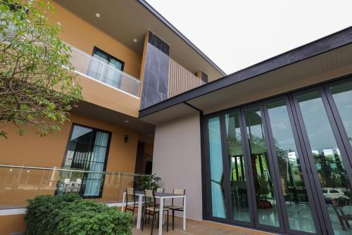 Momtikcamp Hotel, Na Chuak