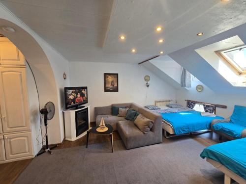 6A Meridian Apartment with sauna - image 4