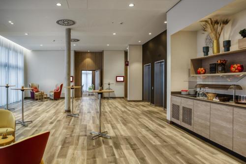 IntercityHotel Wiesbaden - main image