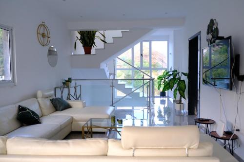 VILLA NAYELI Luxury and Simplicity in Rui Vaz