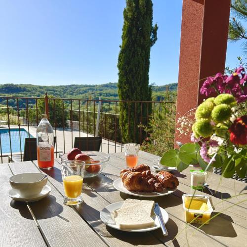 Ēdiens un dzērieni, les villas du Vendoule in Saint-Maurice-d'Ardeche