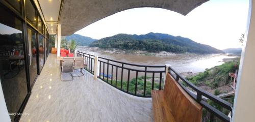 INN RIVERSIDE HOSTEL PB in Pakbeng