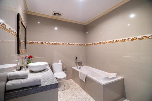 room detail thumbnail 2