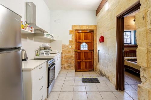 kök, Traditional entire maisonette close to airport in Birzebbuga
