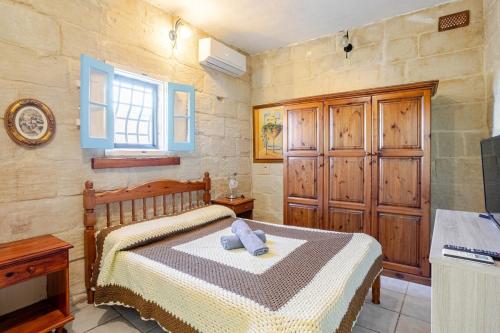 Traditional entire maisonette close to airport in Birzebbuga