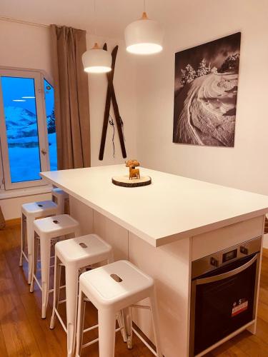 ห้องครัว, Bel appartement 8p pied des pistes Val Louron in อาเดอร์วีแยล-ปูเชิร์ก