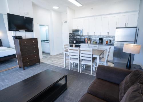 Waikiki Banyan Condo Located One Block From Waikiki Beach! condo - image 7