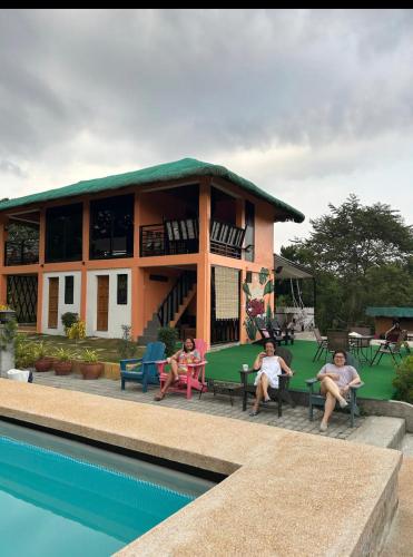 View, KEHLANI Vacation Farmhouse in Hermosa