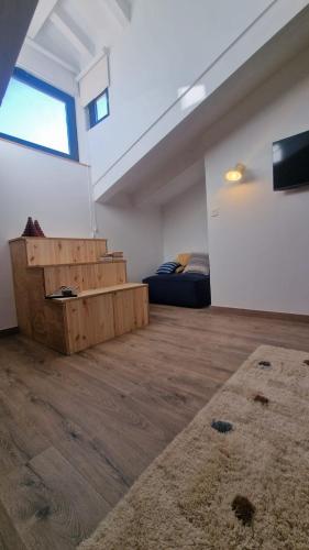 Deluxe Double or Twin Room with Mountain View